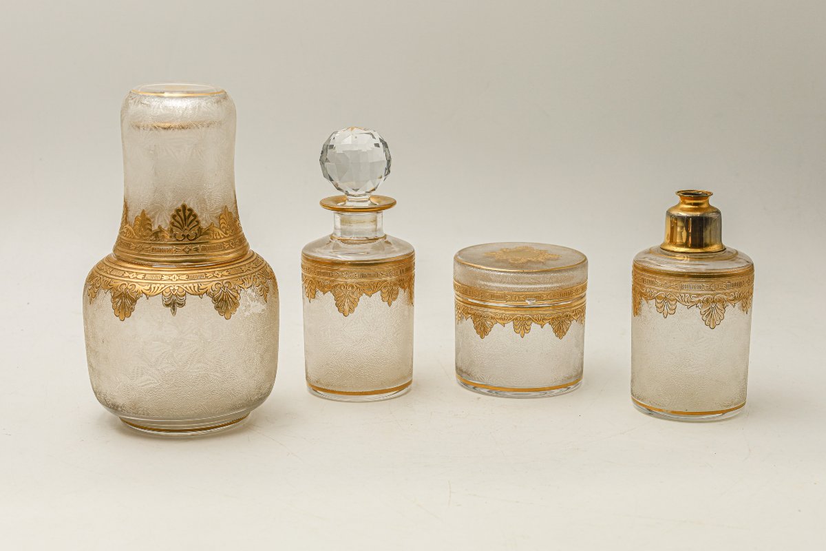 Ensemble nécessaire à toilettes en cristal de saint Louis modèle Nelly Empire doré