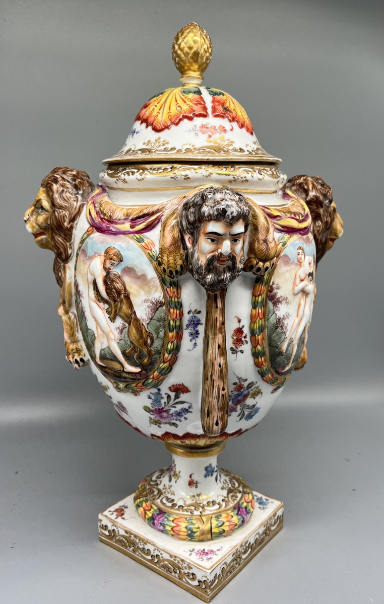 Covered Pot In Honor Of Hercules - Capodimonte 19th Century-photo-2