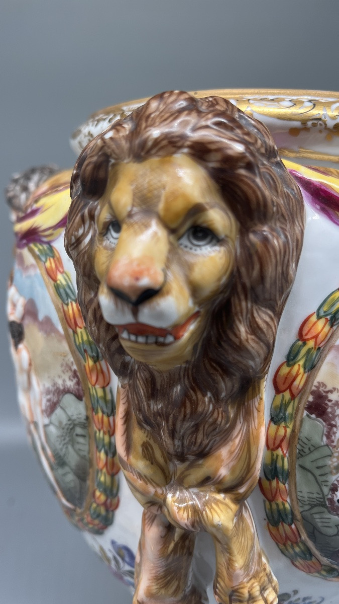 Covered Pot In Honor Of Hercules - Capodimonte 19th Century-photo-3