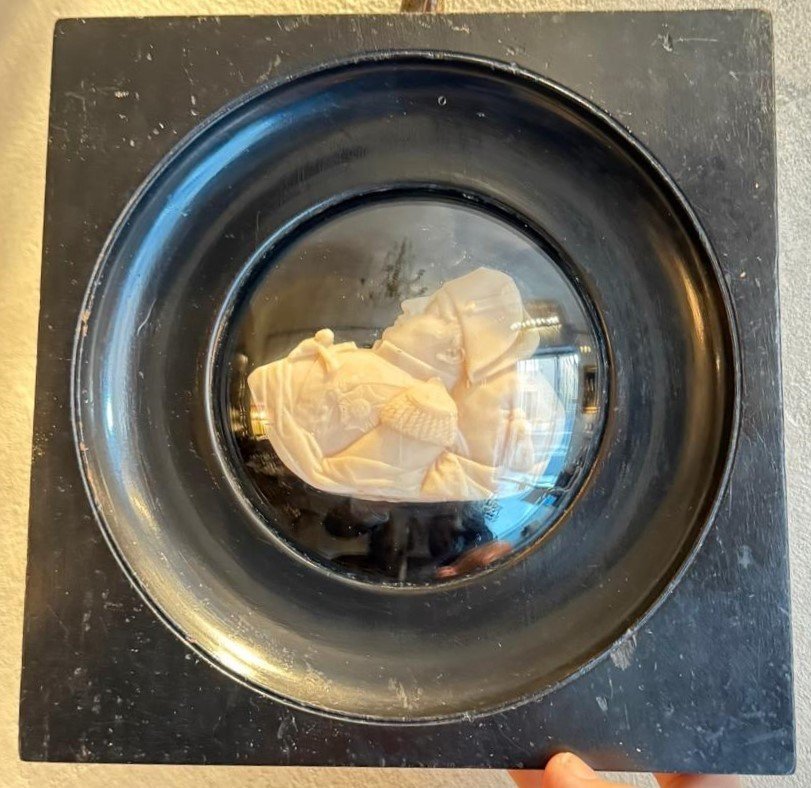 Rare Relief En Cire, Hommage Festif Et Dévotionnel à La Mort De Napoléon Bonaparte.