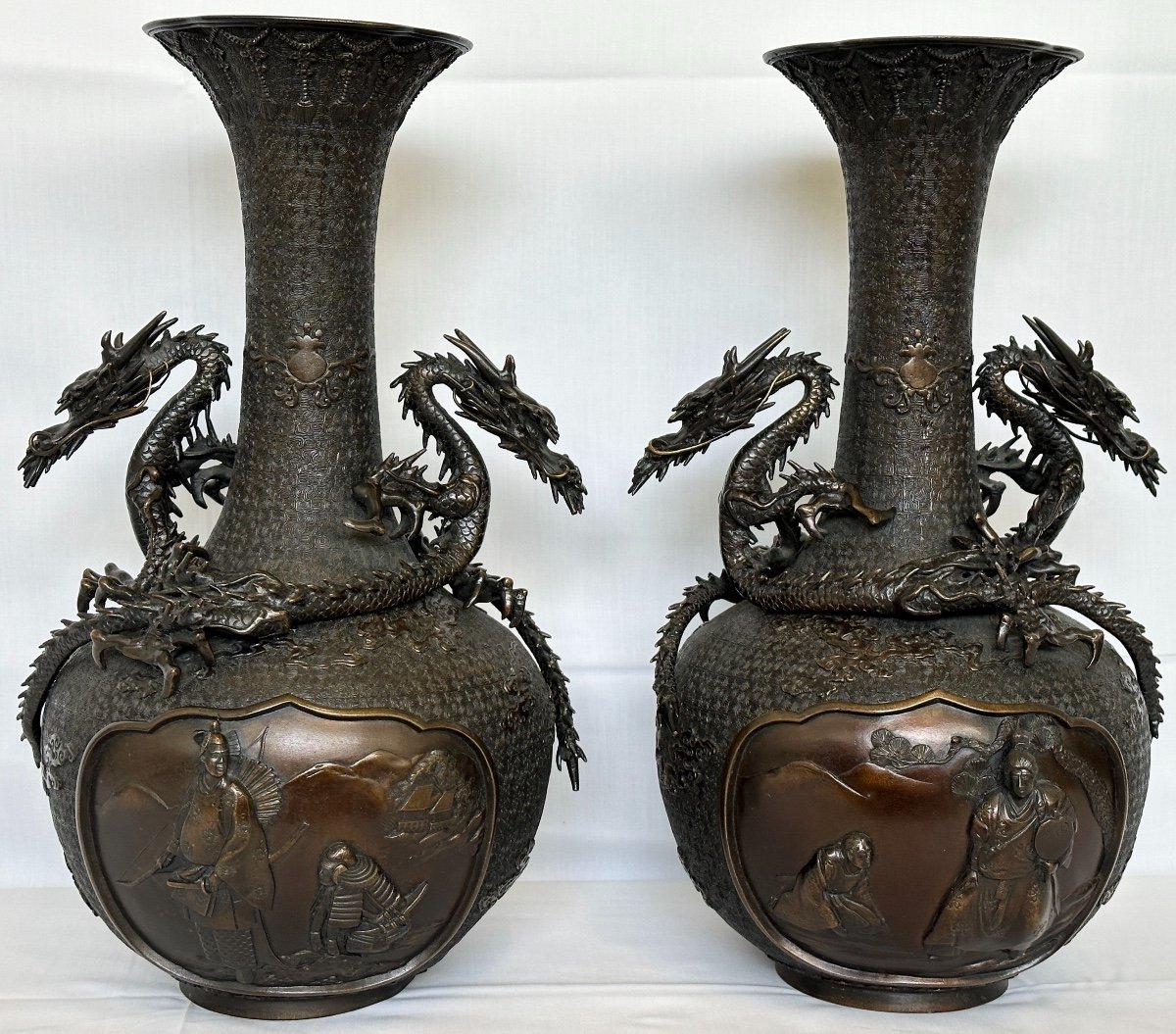 Paire De Vases En Bronze Aux Dragons Signés Par Seiunsai Pour Nakanoya époque Meiji Japon