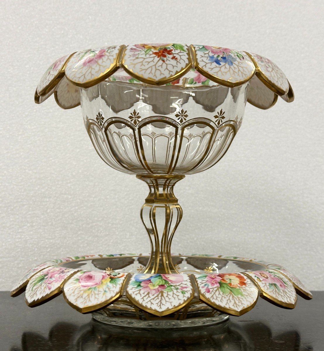 Rare Et Grande Coupe Et Sa Soucoupe En Cristal De Bohème  émaillé Et Doré Epoque XIXe Siècle -photo-1