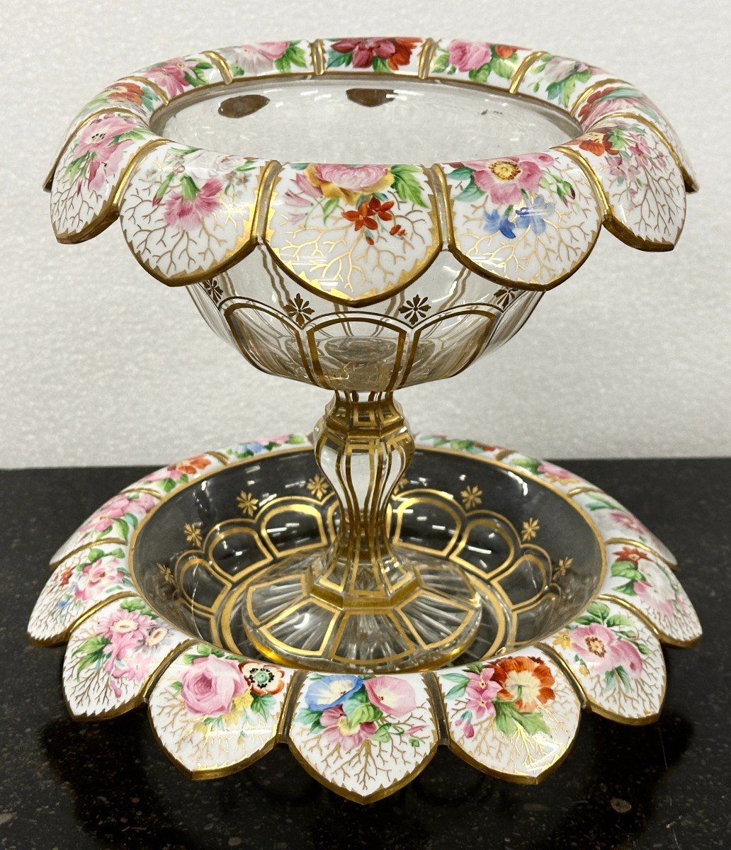 Rare Et Grande Coupe Et Sa Soucoupe En Cristal De Bohème  émaillé Et Doré Epoque XIXe Siècle 