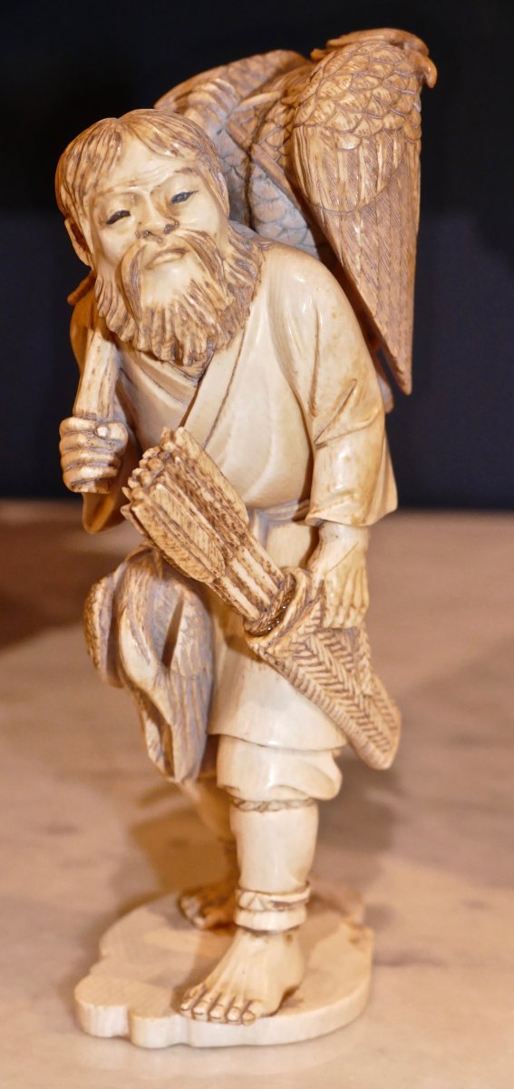 Okimono In Japanese Ivory Meiji Period Representative Aîno Carrying An Eagle
