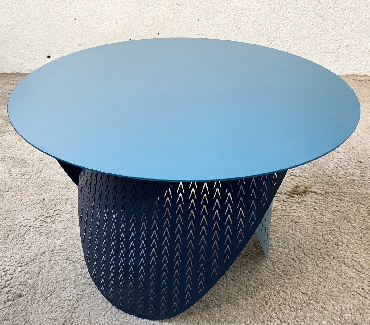 Petite Table Basse En Acier Laqué Prototype Design Par Joelle Rigal Modèle Physalie