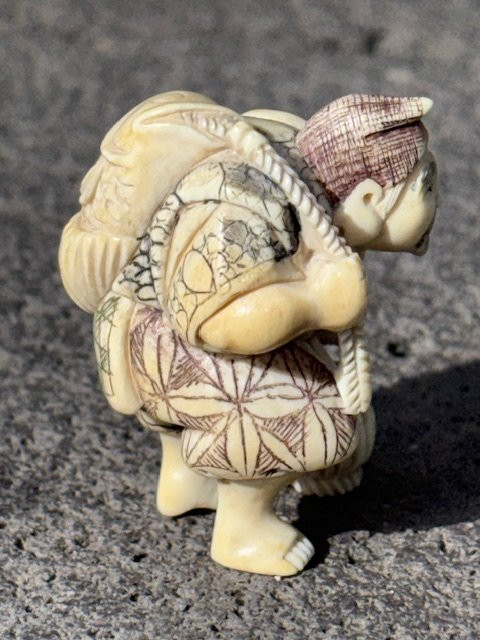 Netsuke En Ivoire représentant Le Pécheur -photo-2