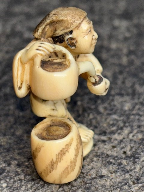 Netsuke En Ivoire représentant Marchand de Thé-photo-2