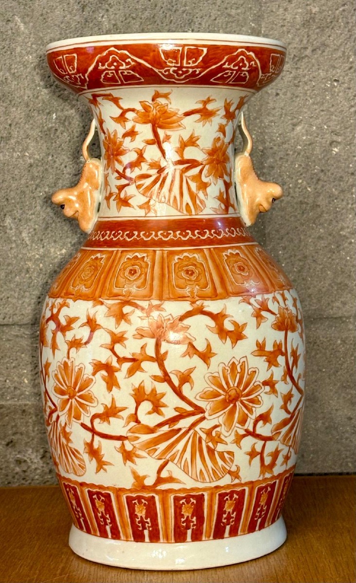 Vase en porcelaine, décor "fleurs de lotus "orangé /Chine/Début XXe siècle