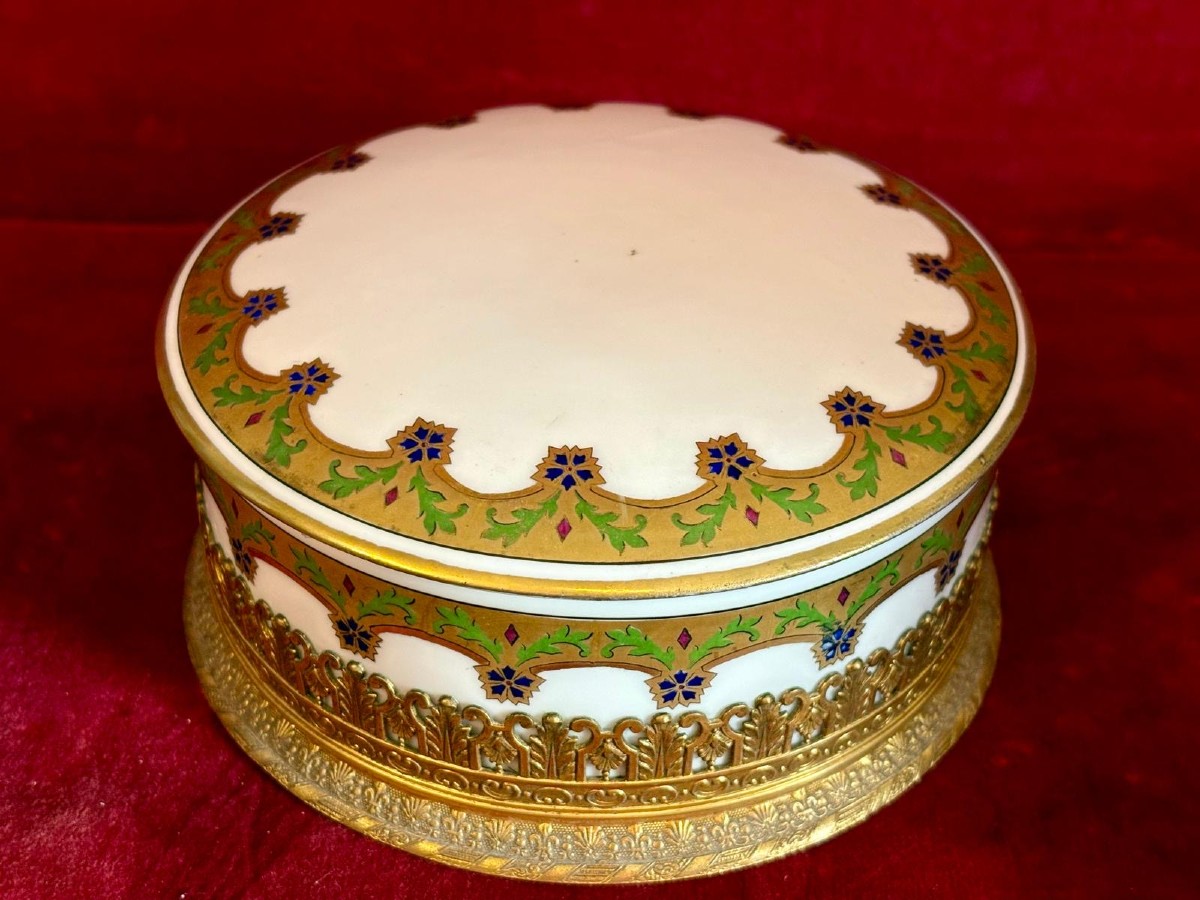 Bonbonnière porcelaine Limoges montée bronze