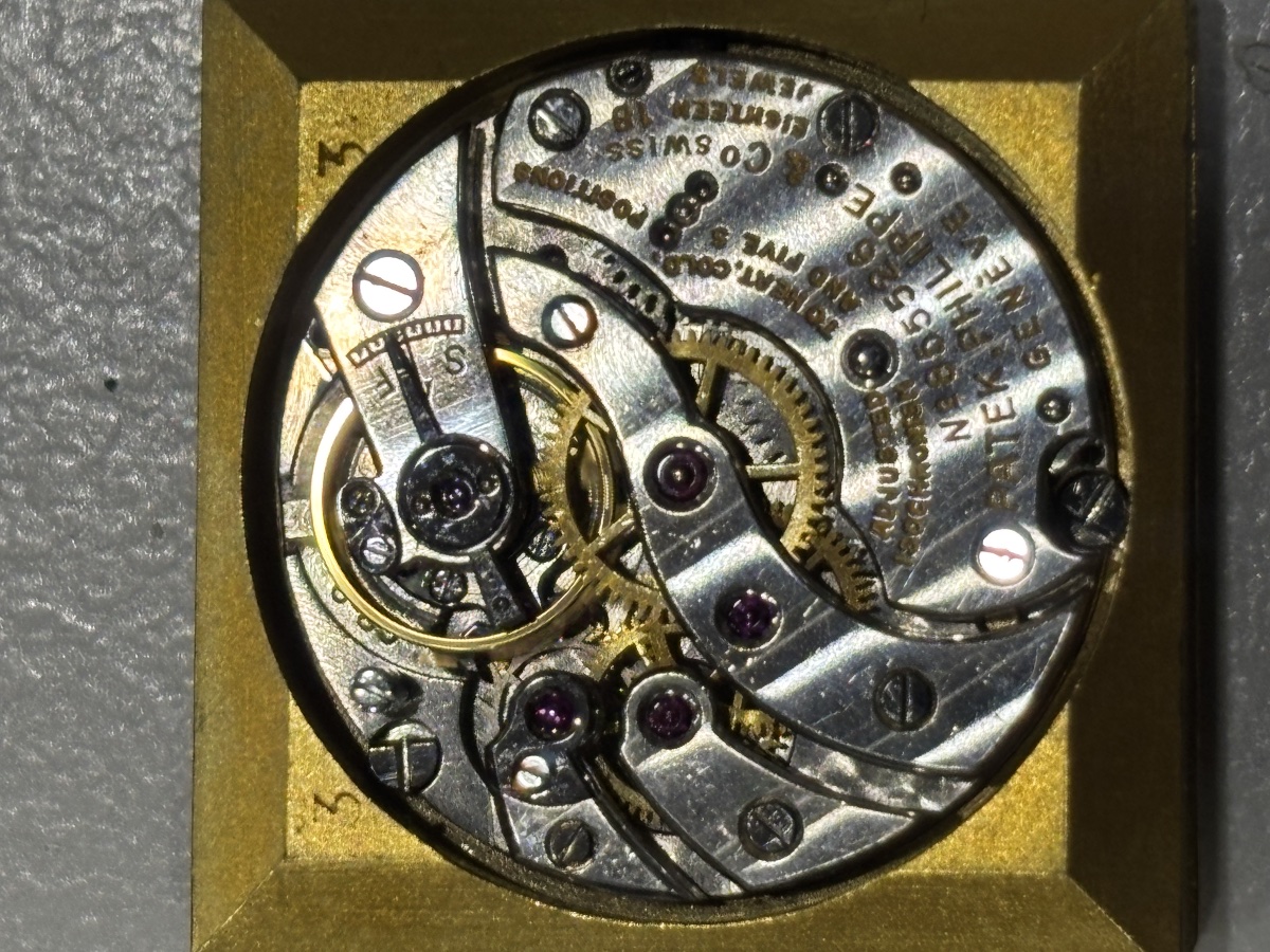  Patek Philippe Geneva Vintage Men's Yellow Gold Wristwatch With Guilloche Dial-photo-8
