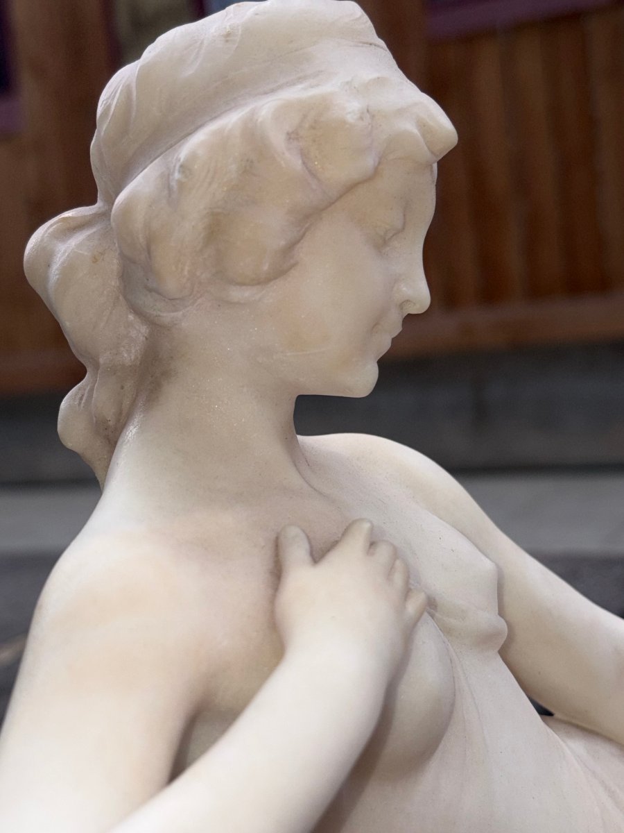 Stunning Antique Sculpture In Marble, Alabaster, And Onyx—a Young Woman Sitting On A Bench-photo-2