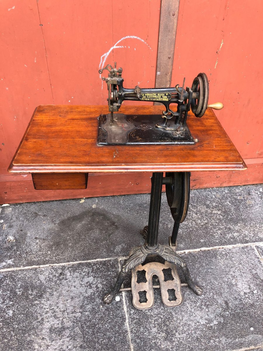 Machine à Coudre Tripode J.journaux