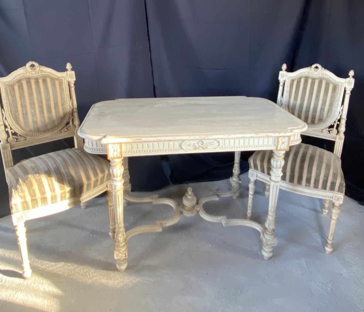 Napoleon III Pedestal Table And Chairs Set Dating From The 19th Century 