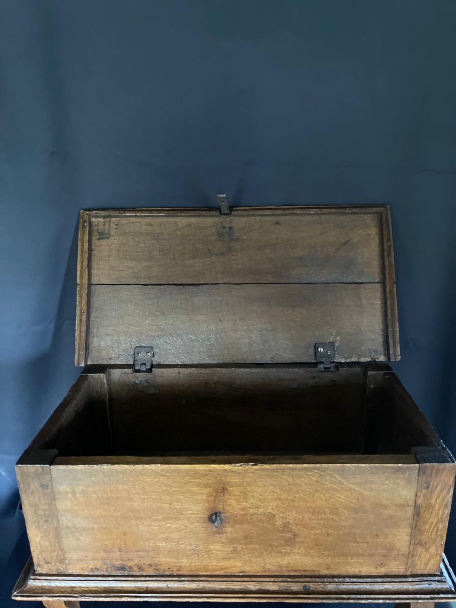 Small 18th Century Oak Chest On Curved Base -photo-4