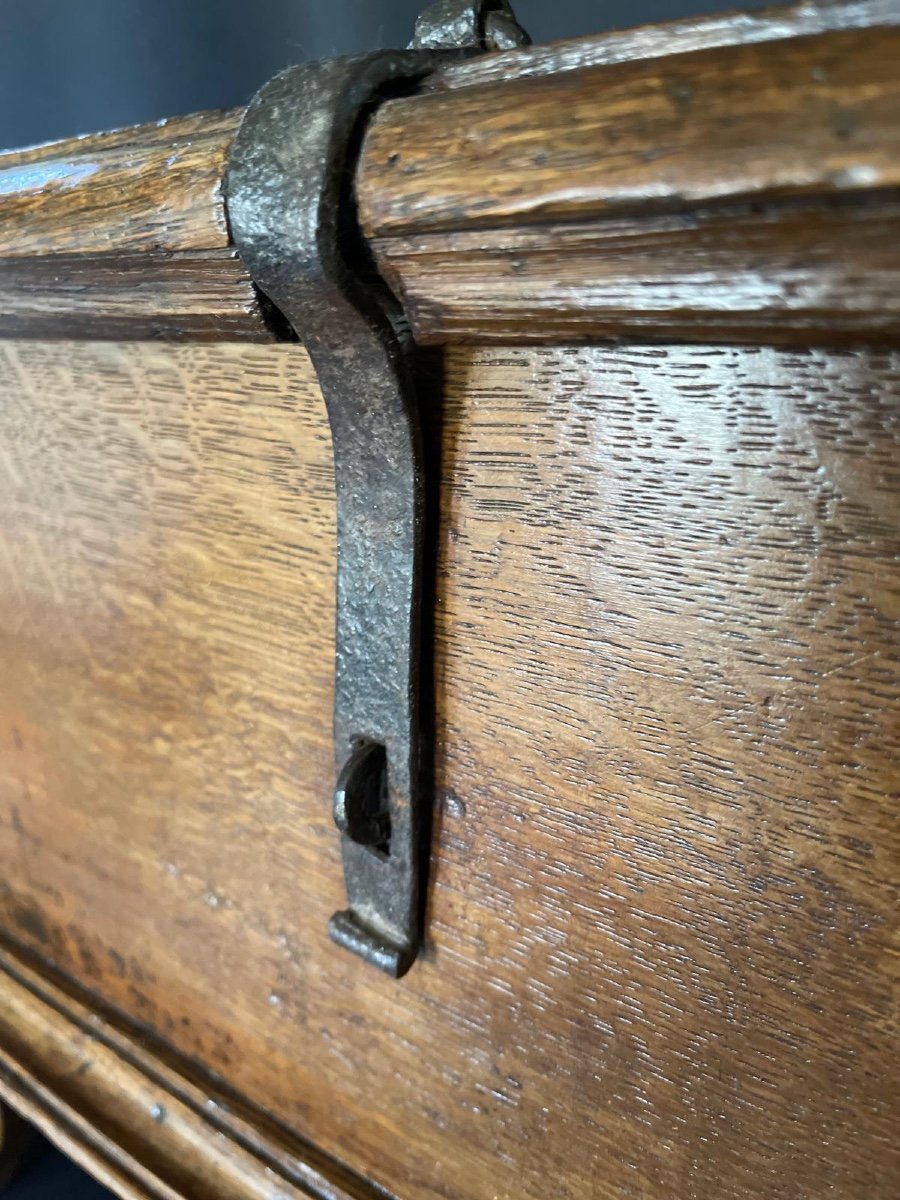 Small 18th Century Oak Chest On Curved Base -photo-1