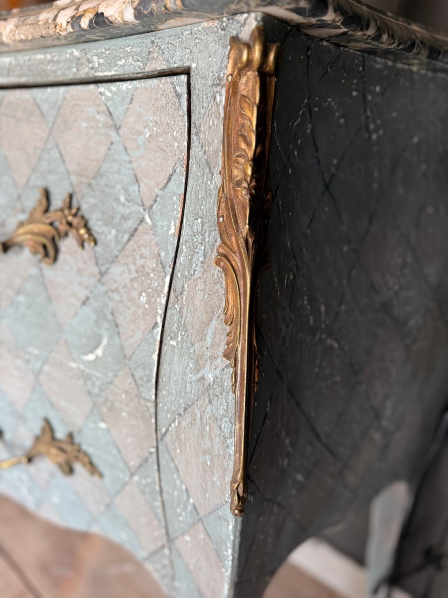 Curved Louis XV Chest Of Drawers Dating From The 1900s With Beautiful Patinated Shapes -photo-3