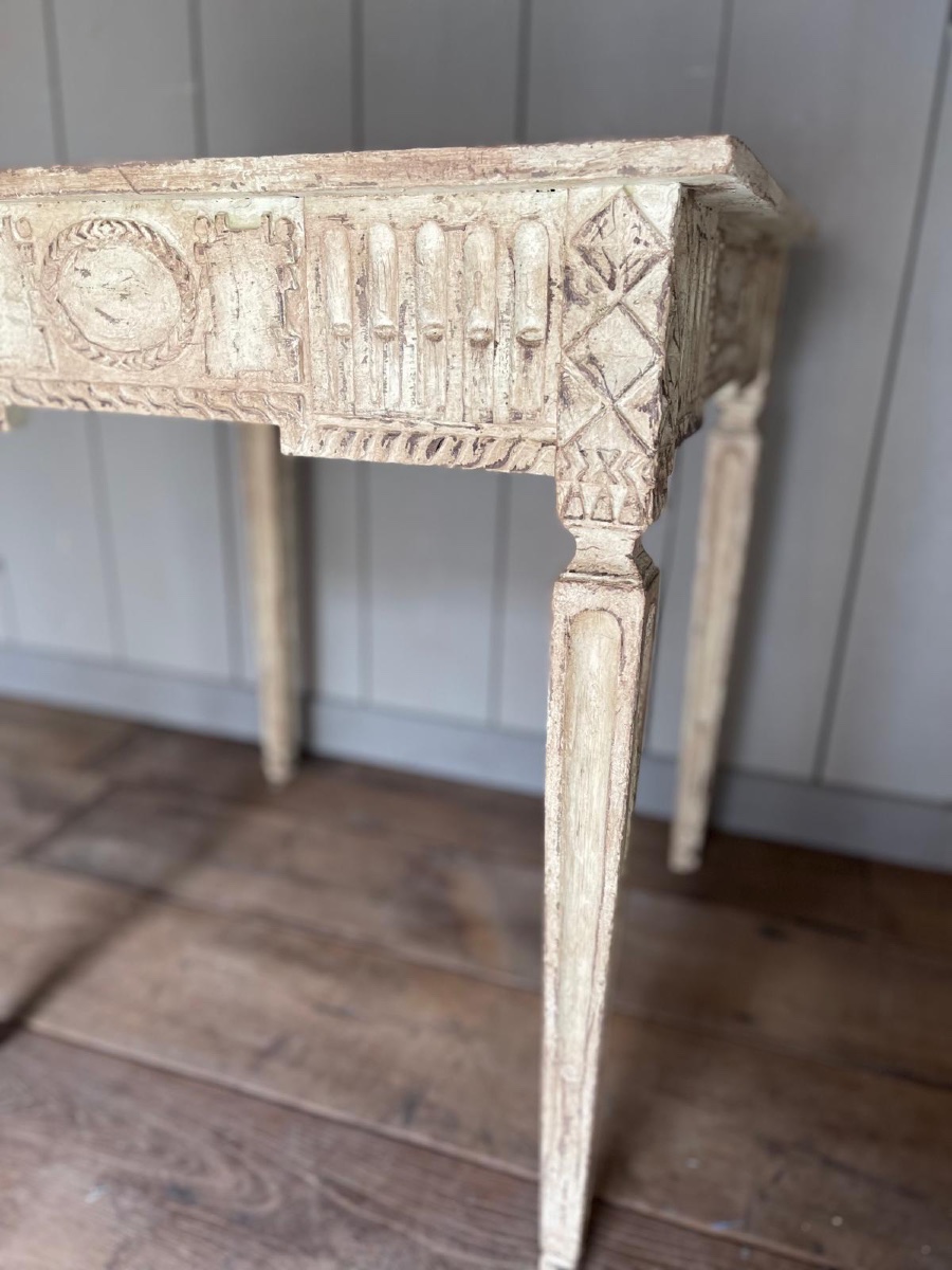 Petite table guéridon liégeoise datant du 18e siècle Louis XVI belle patine -photo-3