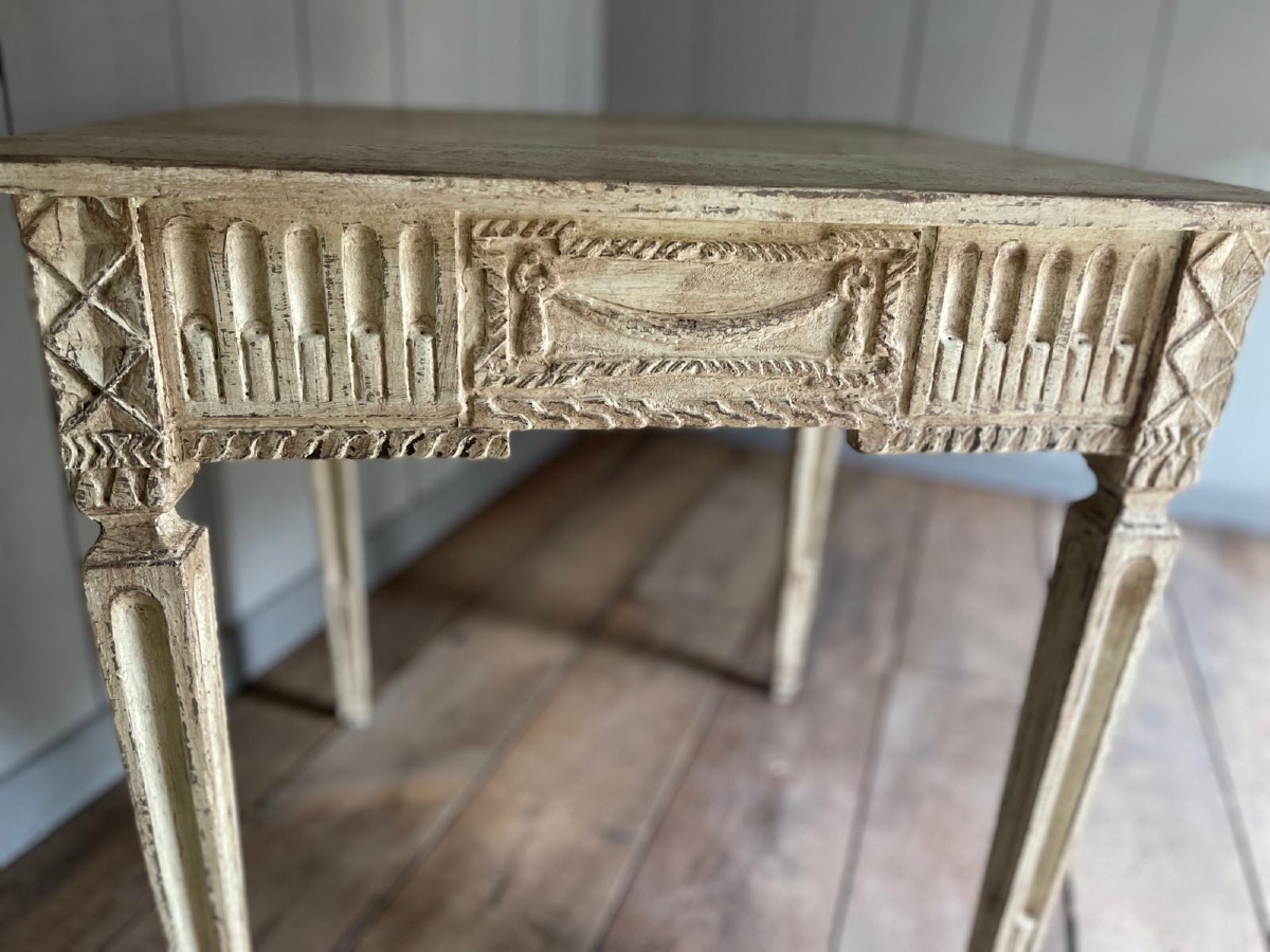Petite table guéridon liégeoise datant du 18e siècle Louis XVI belle patine -photo-4