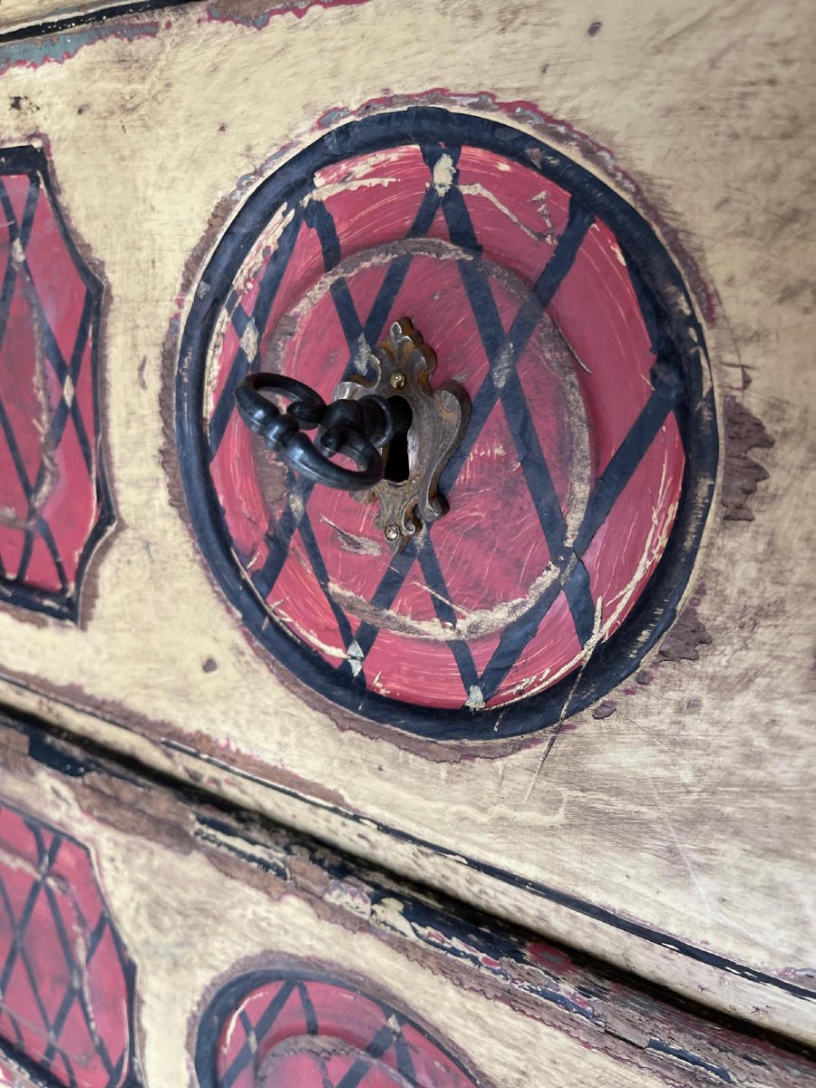 Louis XV Chest Of Drawers From Liège Dating From The 18th Century, Patinated And Painted With Patterns -photo-3