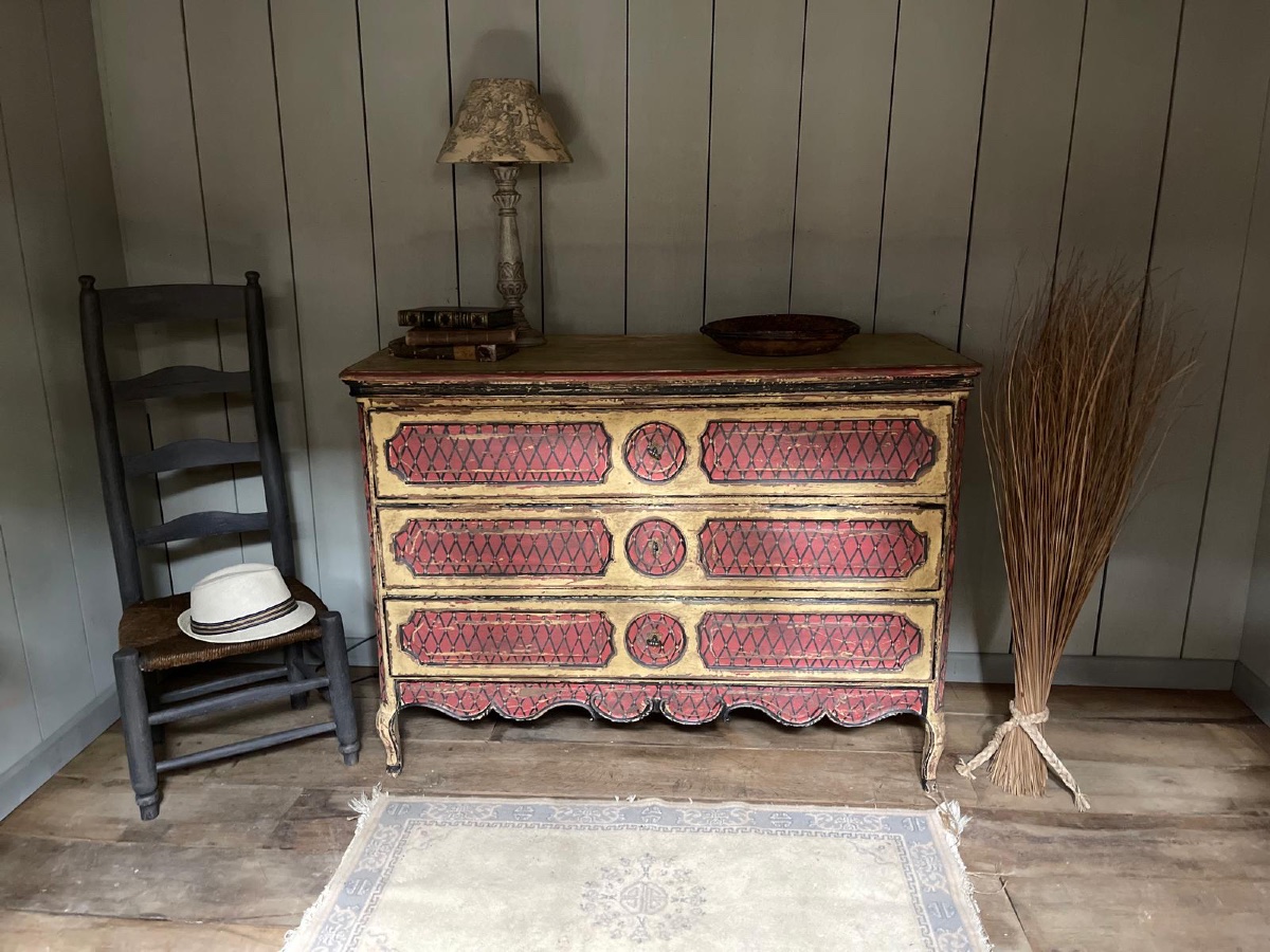 Louis XV Chest Of Drawers From Liège Dating From The 18th Century, Patinated And Painted With Patterns -photo-2