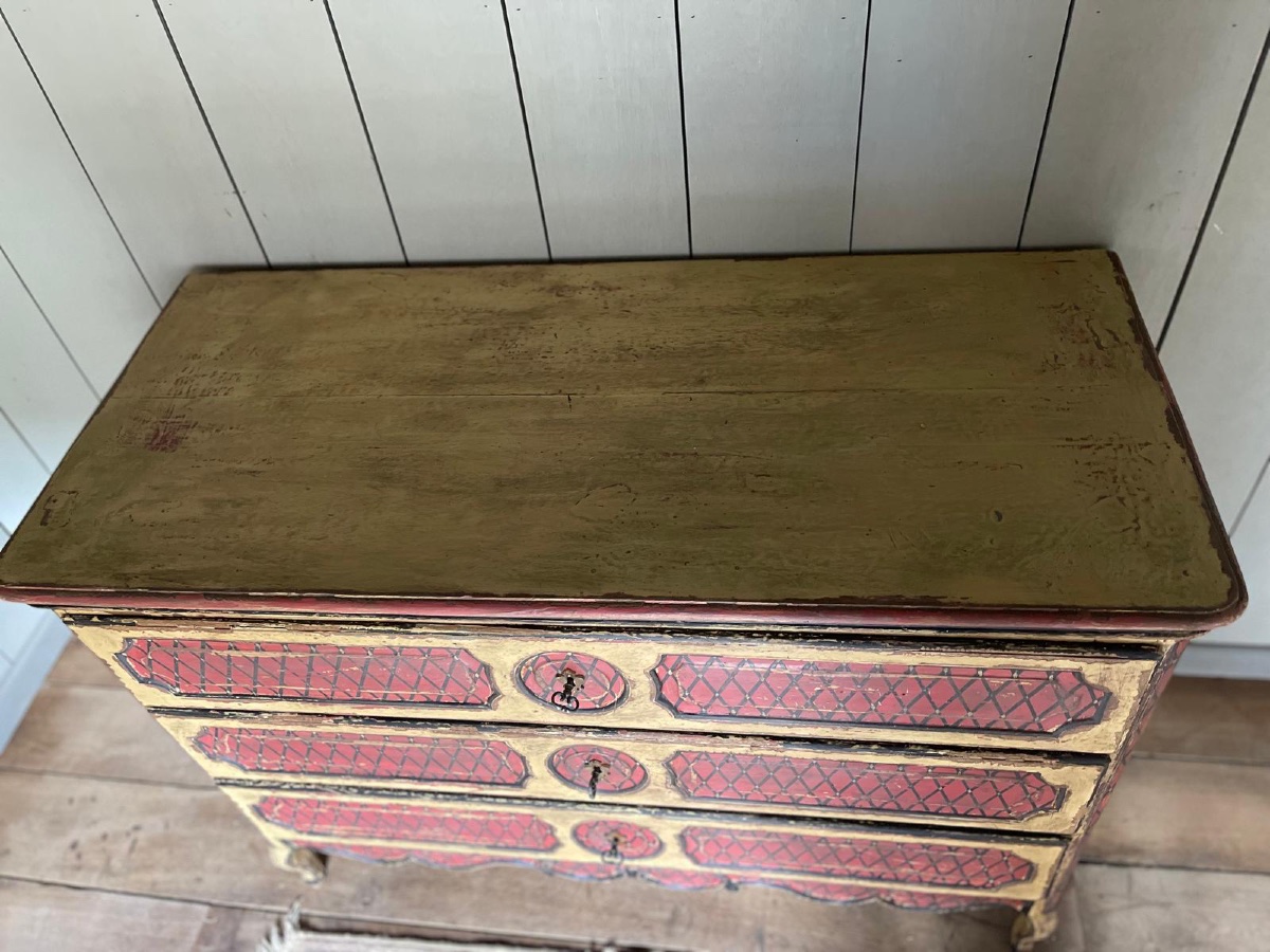 Louis XV Chest Of Drawers From Liège Dating From The 18th Century, Patinated And Painted With Patterns -photo-8