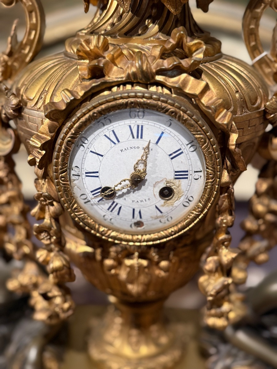 Louis XV Mantel Clock Dating From The 19th Century In Gilded Bronze -photo-1