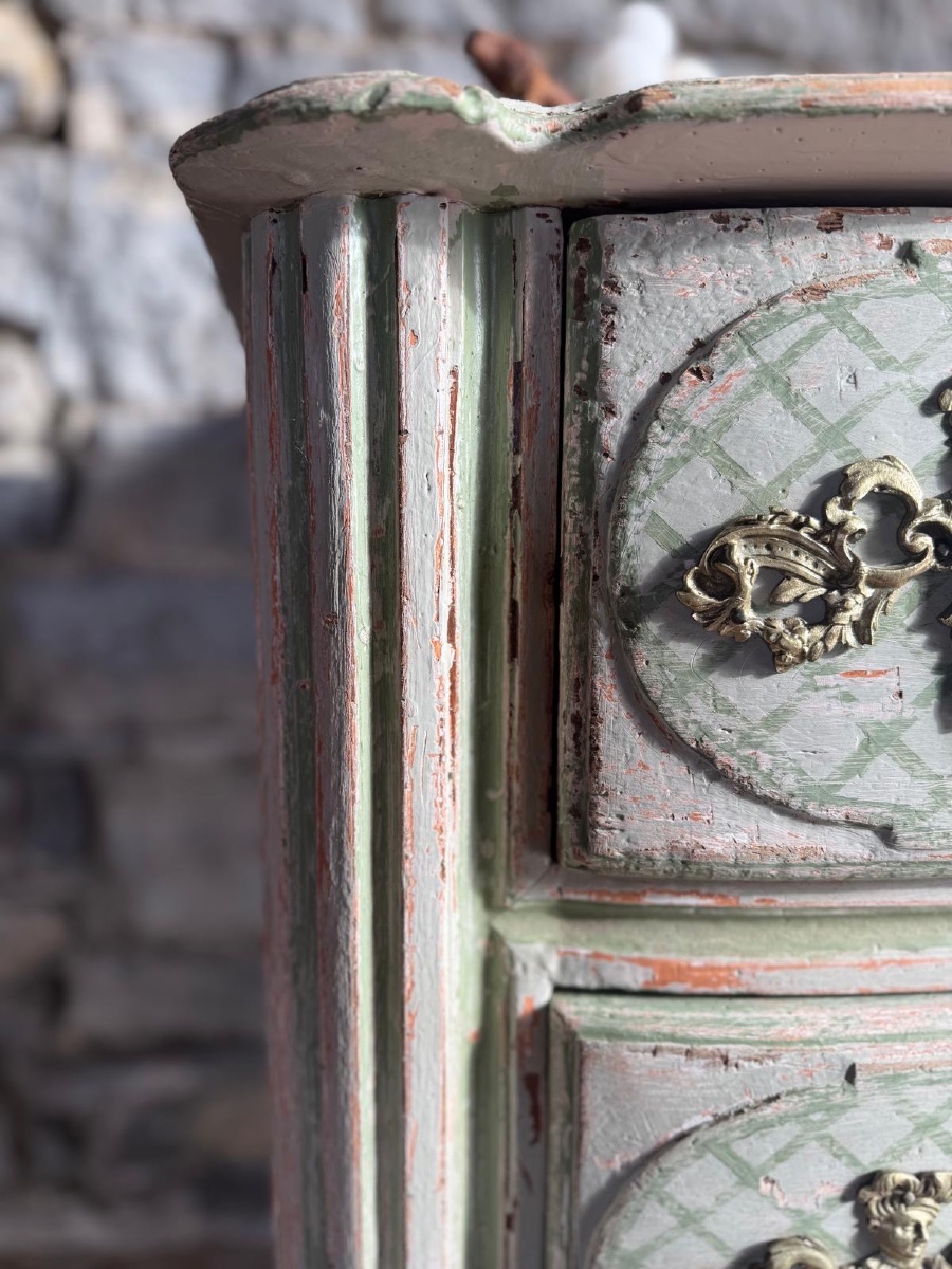 Commode galbée Louis XIV datant de la fin du 18e siècle belle patine -photo-2