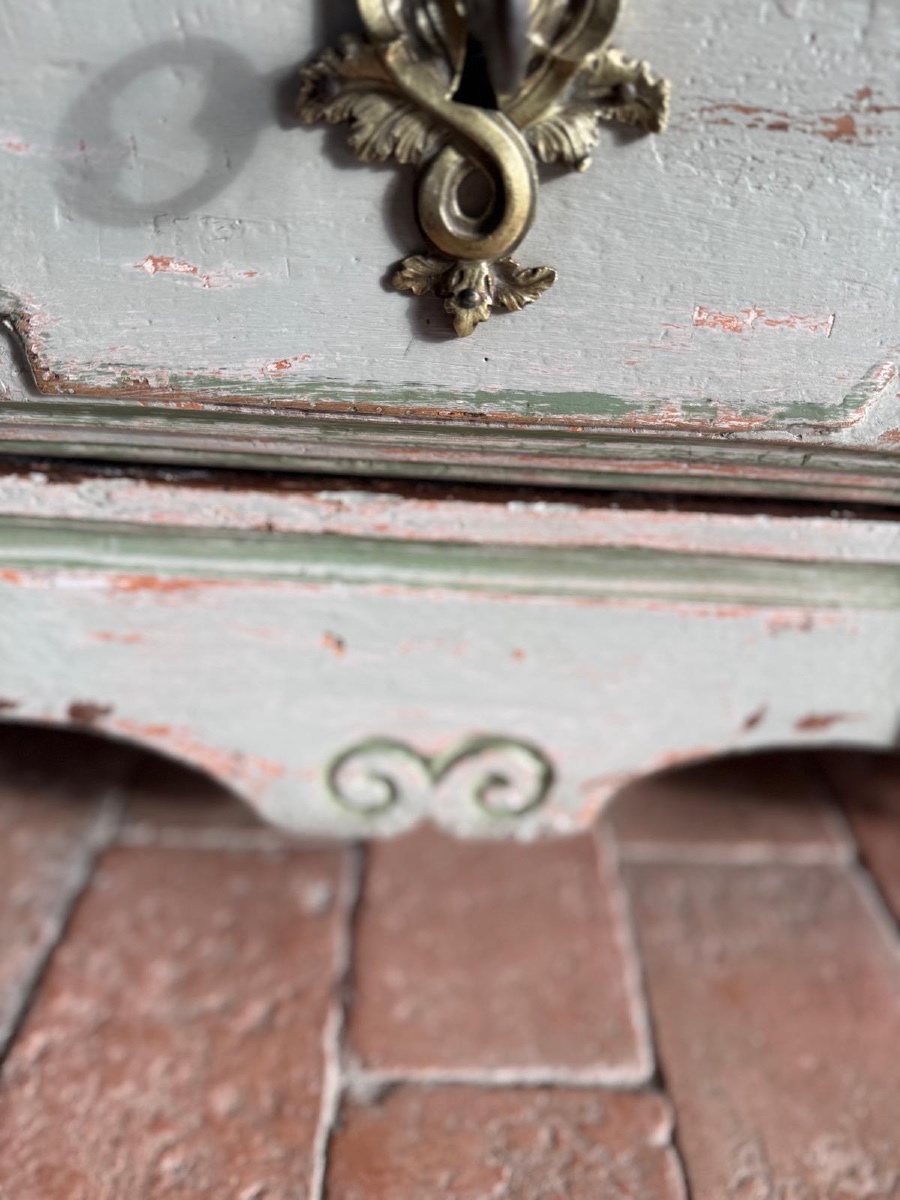 Commode galbée Louis XIV datant de la fin du 18e siècle belle patine -photo-7