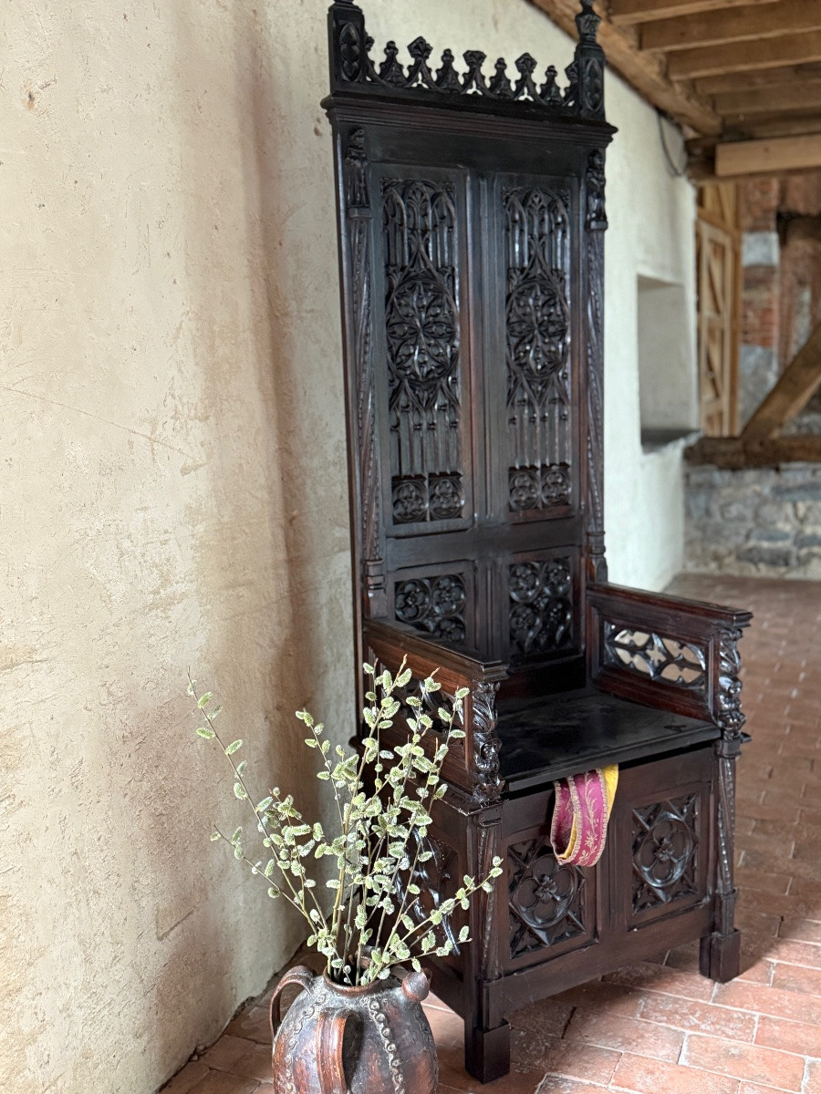 Grand cathedre neo-gothique avec coffre en noyer -photo-2