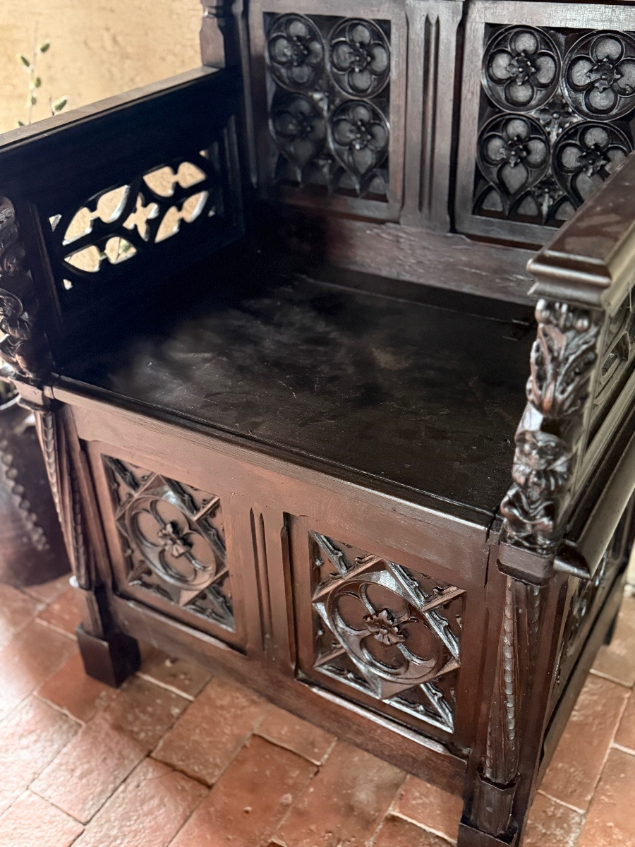 Grand cathedre neo-gothique avec coffre en noyer -photo-7