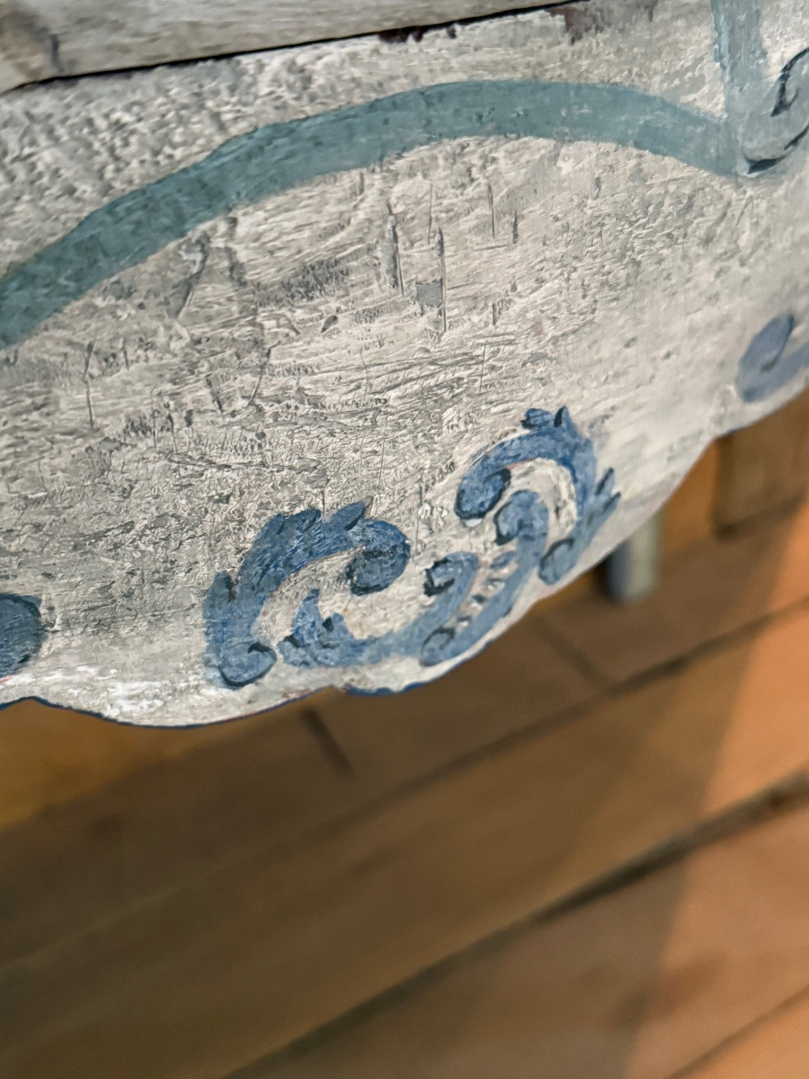 Commode Louis XV datant des années 1900 patine à la feuille d’acanthe avec son joli marbre -photo-2