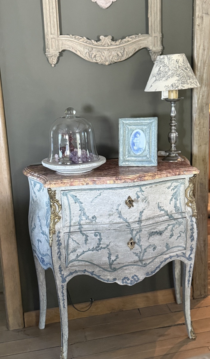 Commode Louis XV datant des années 1900 patine à la feuille d’acanthe avec son joli marbre -photo-5