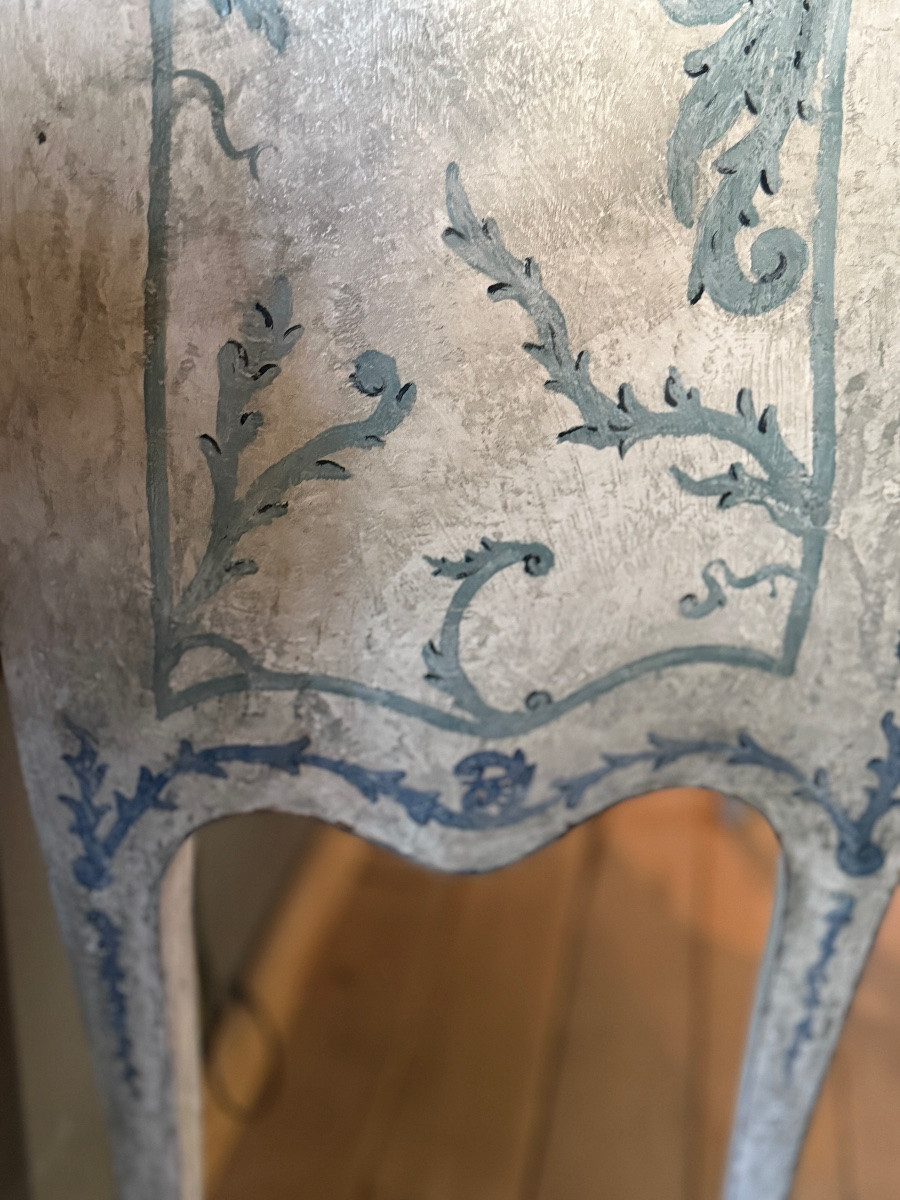 Commode Louis XV datant des années 1900 patine à la feuille d’acanthe avec son joli marbre -photo-8