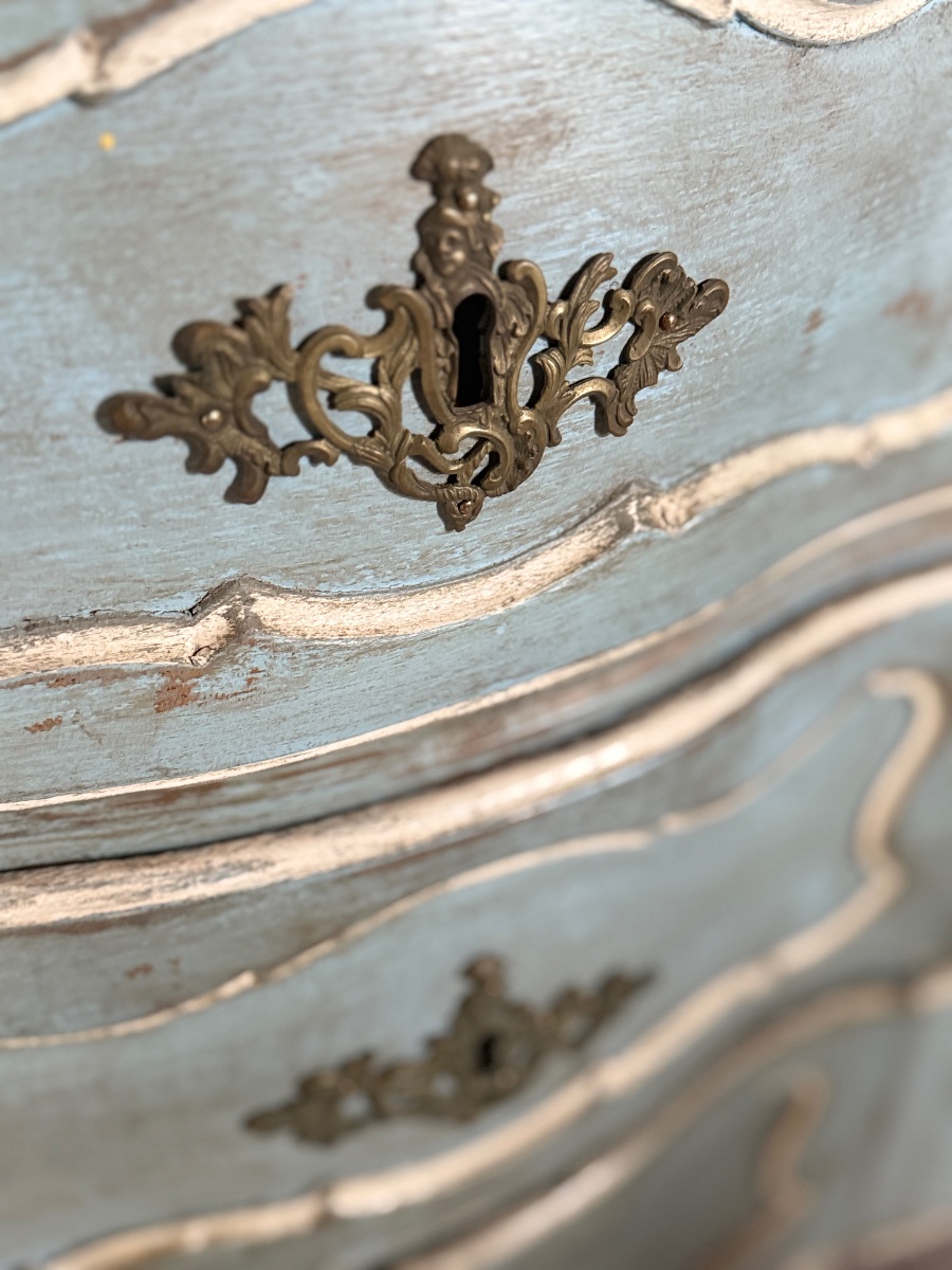 18th Century Louis XV Curved Chest Of Drawers From Liège-photo-2
