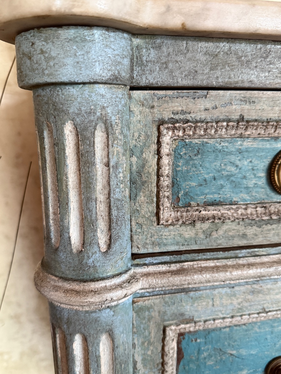 Commode Louis XVI datant des années 1900 avec son marbre d’origine -photo-3