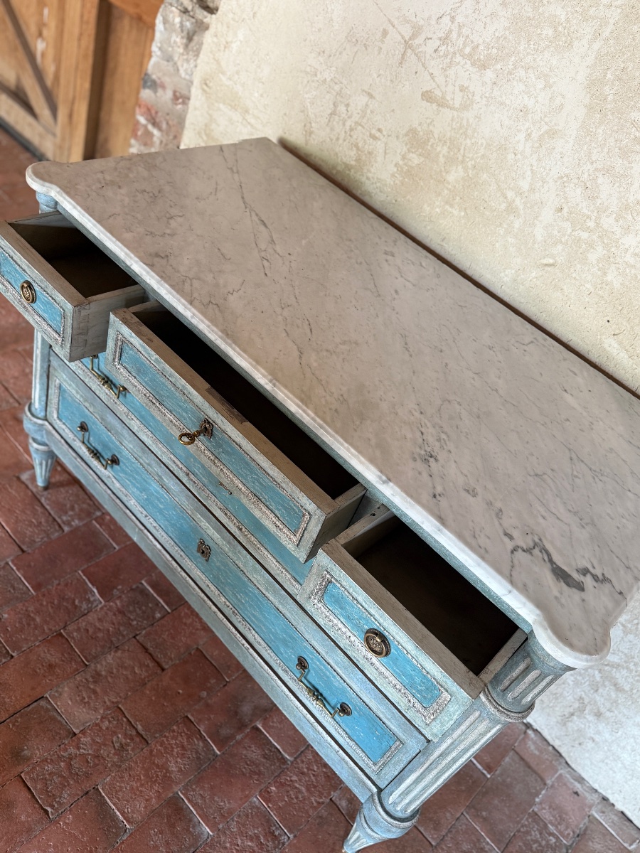 Commode Louis XVI datant des années 1900 avec son marbre d’origine -photo-7