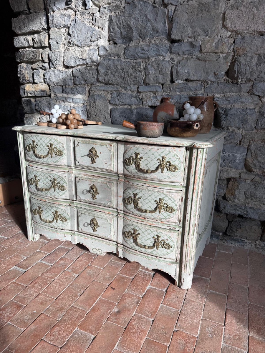 Commode galbée Louis XIV datant du 18e siècle -photo-2