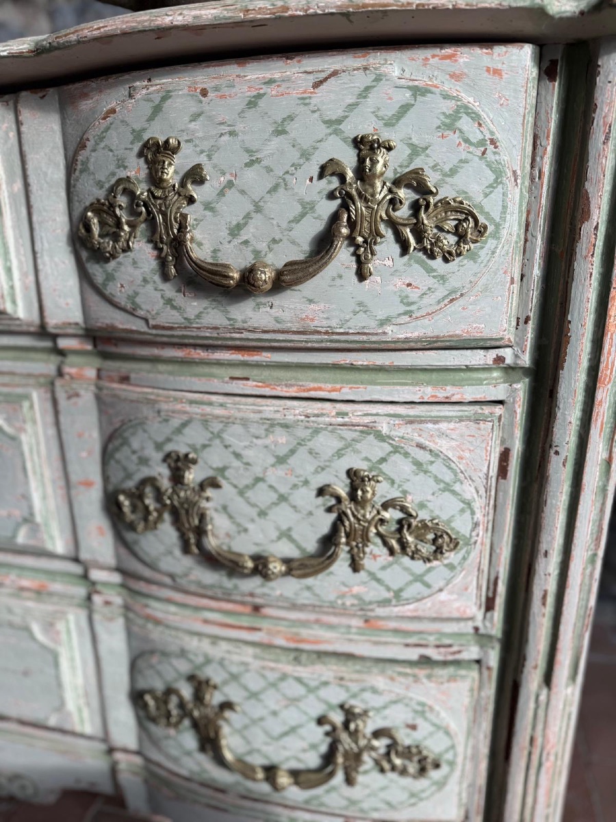 Commode galbée Louis XIV datant du 18e siècle -photo-6