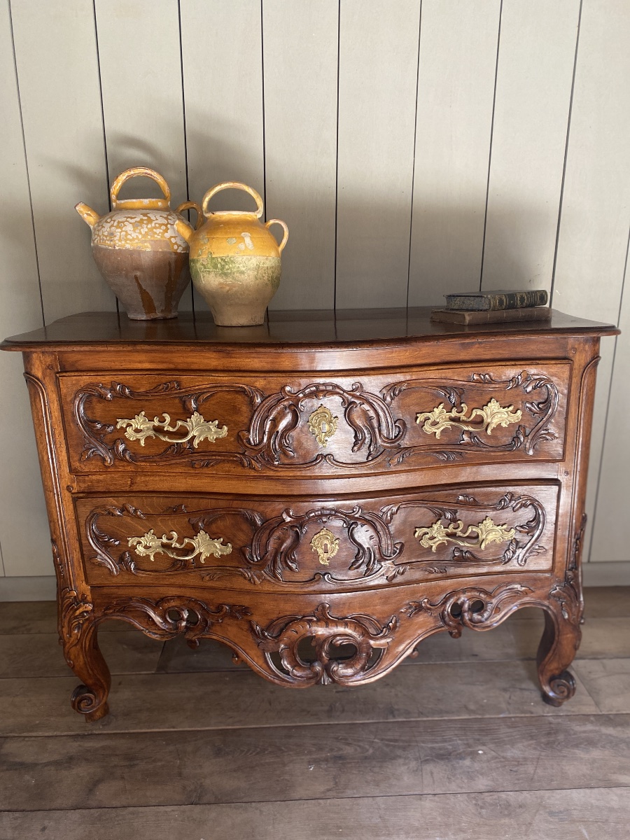 Commode Nîmoise Louis XV datant du 18e siècle 