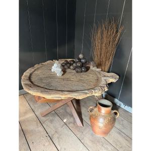 Petite table primitive, tablette datant du 18e siècle remonter sur une structure métallique 