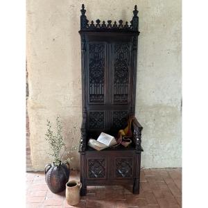 Grand cathedre neo-gothique avec coffre en noyer 