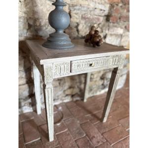 Petite table Louis XVI datant du 18e siecle avec 1 tiroir
