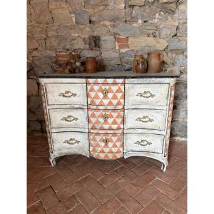 Curved Louis XV Chest Of Drawers From The 18th Century 