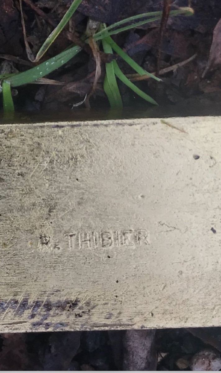 Table de Roger Thibier en fer doré.-photo-3