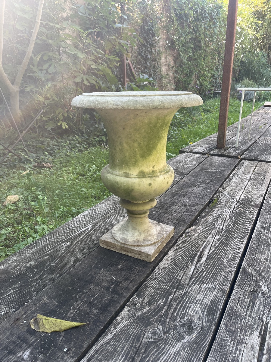 Vase Médicis en marbre de Carrare.
