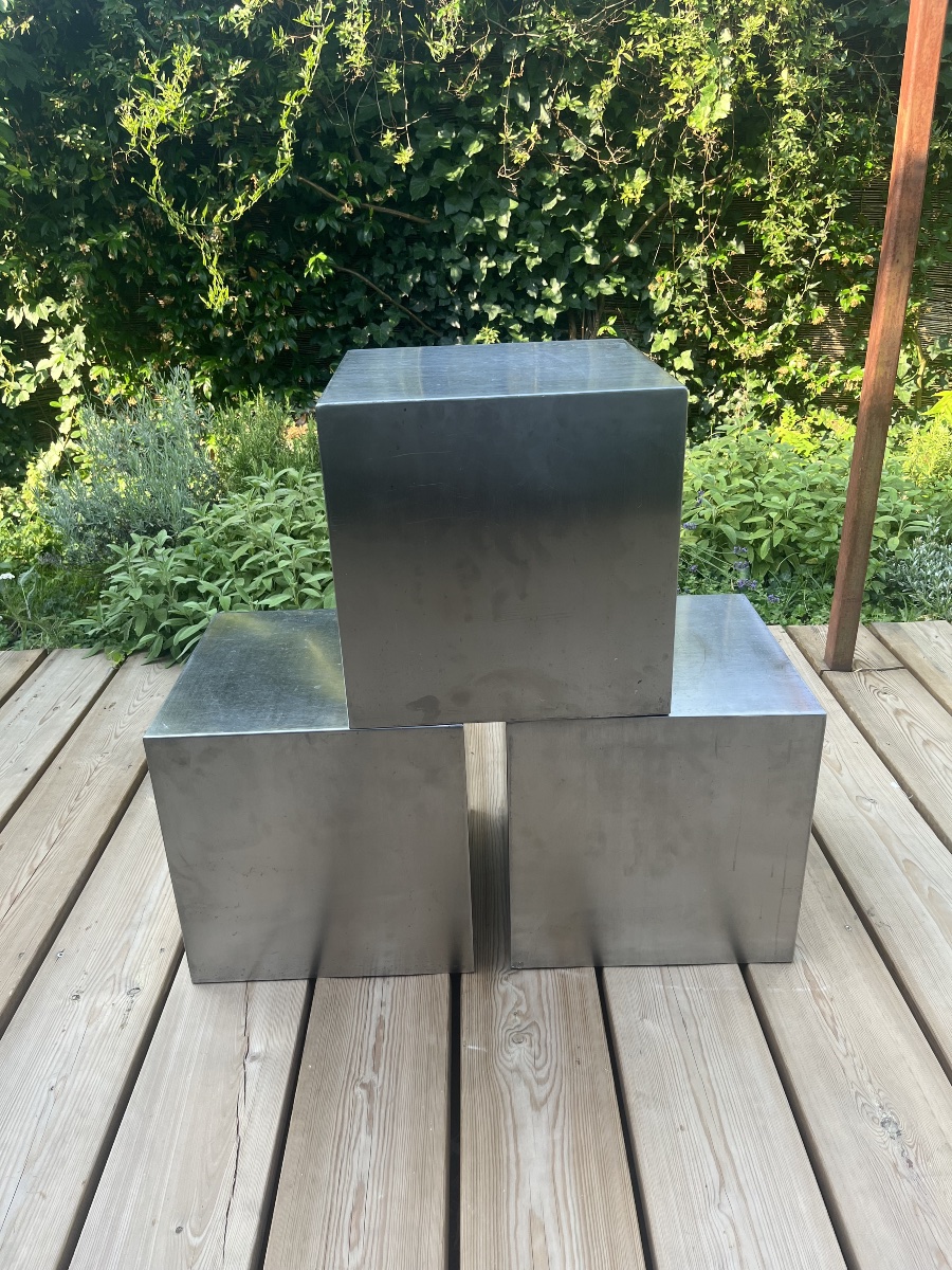 Trois cubes inox de Maria Pergay.-photo-4