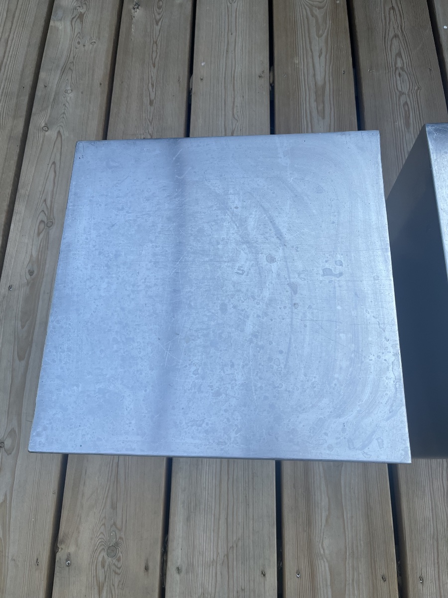 Trois cubes inox de Maria Pergay.-photo-1