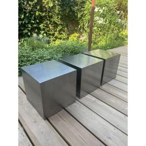 Trois cubes inox de Maria Pergay.