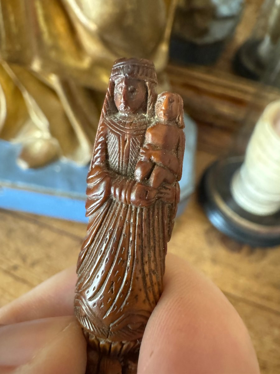 Museum - Sculpted Needle Holder - Virgin And Child And Praying Figures - Folk Art-photo-2