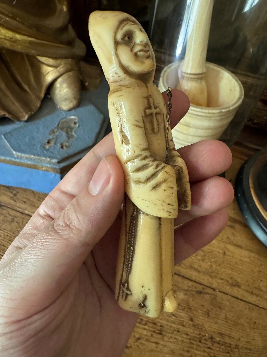 Curiosa, Erotica - Sculpture - Lustful Monk With Rosary, Erotic - Curiosity - Folk Art-photo-2